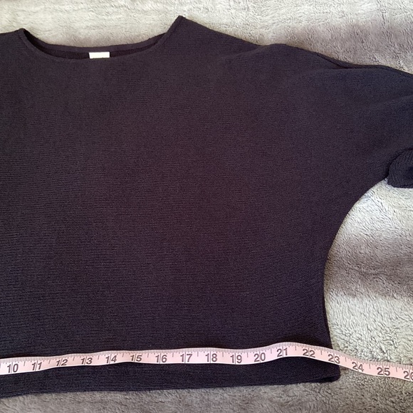 H&M knit top - Picture 7 of 8